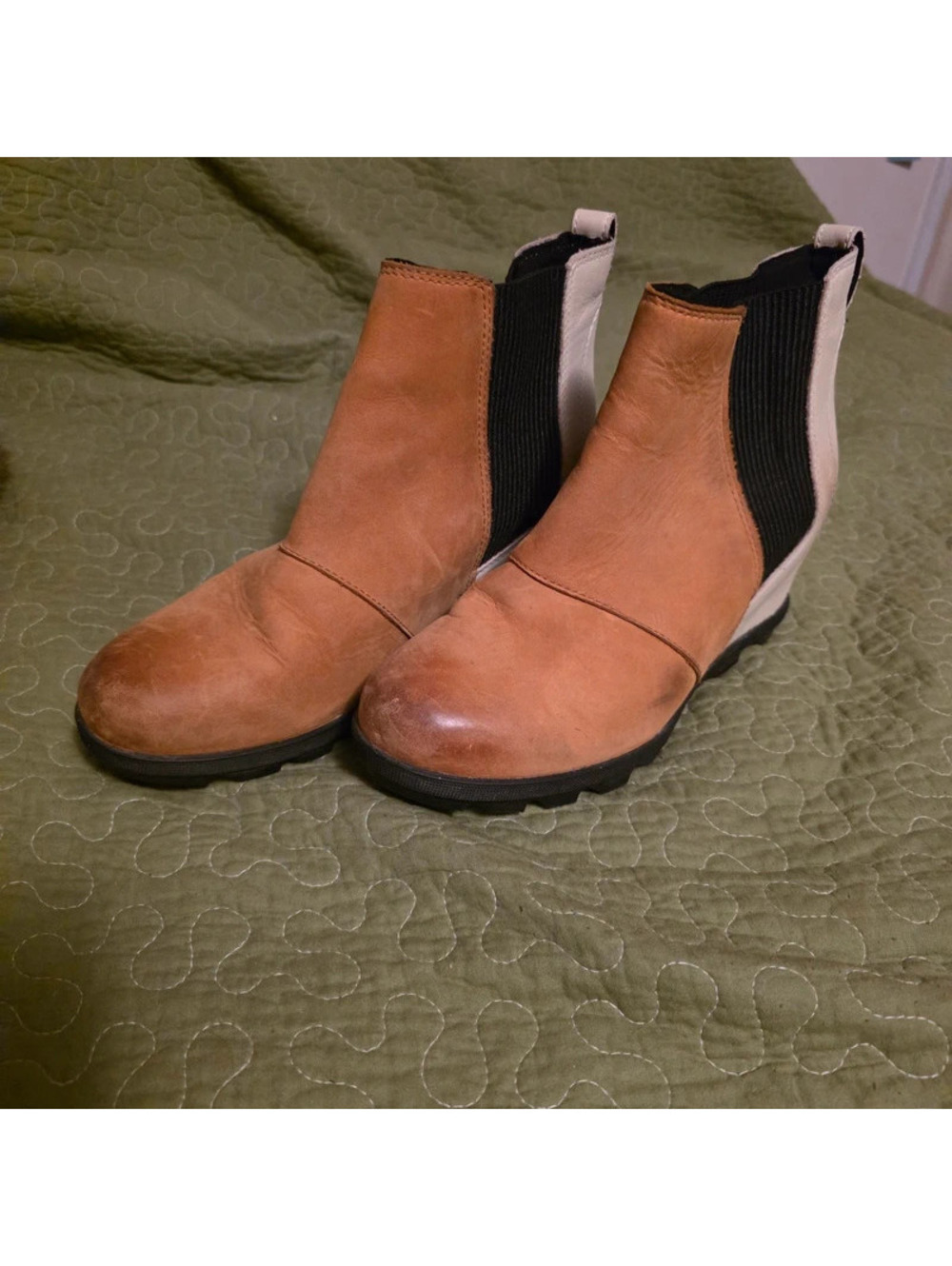 Size 9 two-tone Sorel Chelsea Wedge